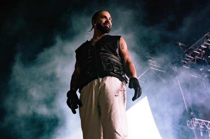 Drake se apresenta no palco do Lollapalooza da Argentina