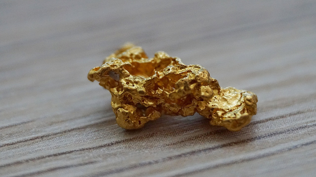Amateur prospectors find a gold nugget valued at more than 830,000 Brazilian riyals in Australia