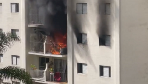 Vídeo feito de imóvel vizinho mostra incêndio em prédio na Vila Olímpia