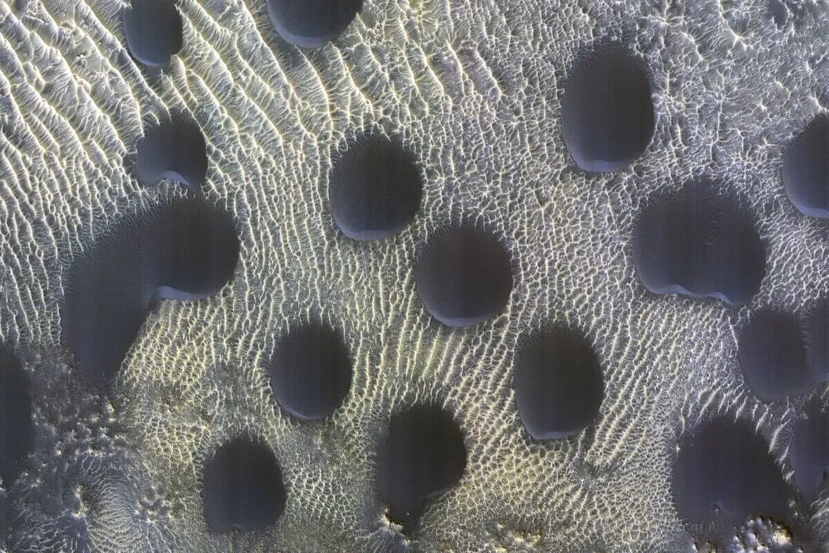 Dunas encontradas na superfície de Marte ajudam pesquisadores a entenderem a formação do planeta 