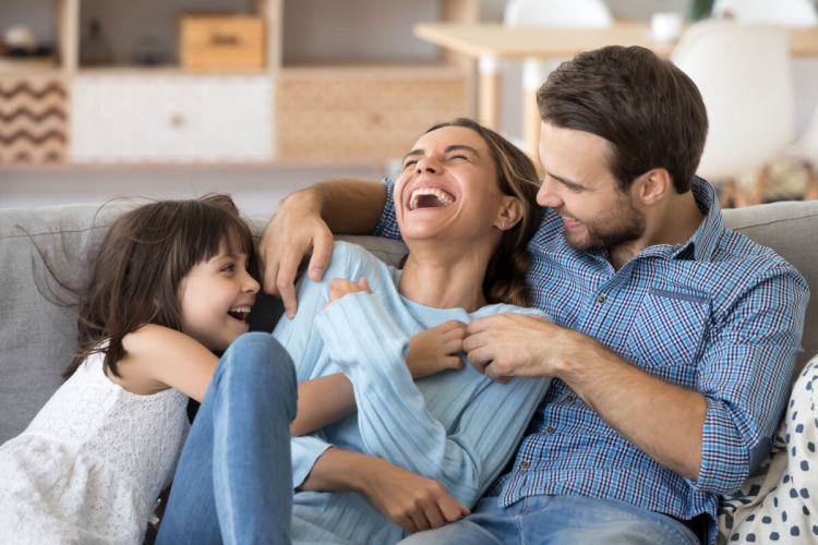 Riso ajuda a lidar melhor com as emoções e traz saúde e bem-estar