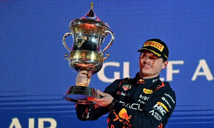GP do Bahrein: Verstappen comemora pole position após 'começo difícil