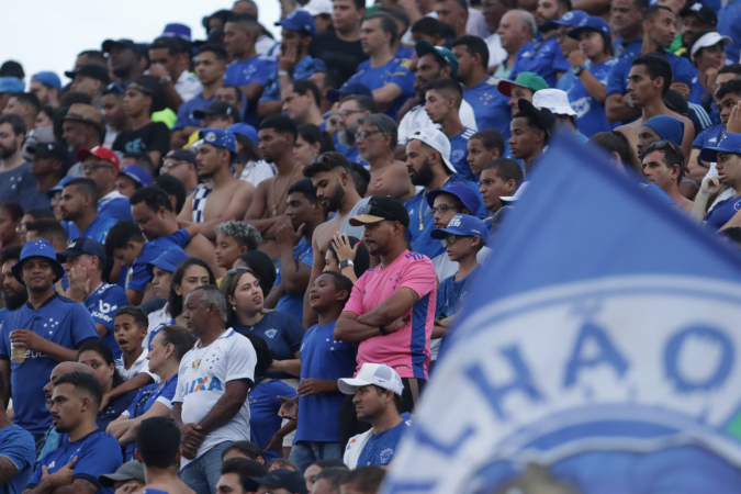 Torcida do Cruzeiro criticou Ronaldo Fenômeno durante derrota diante do América-MG