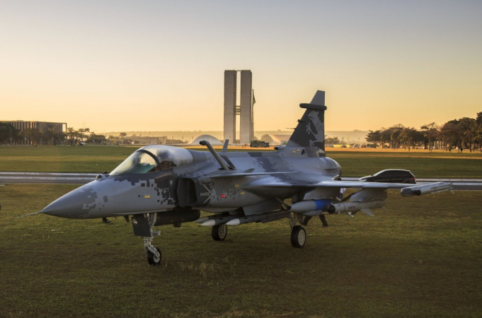 Gripen-NG - Brasília-DF (sunrise) Mock-up do SAAB Gripen-NG.