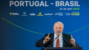 Lua sorri na Sessão de Abertura do Fórum Empresarial Brasil-Portugal