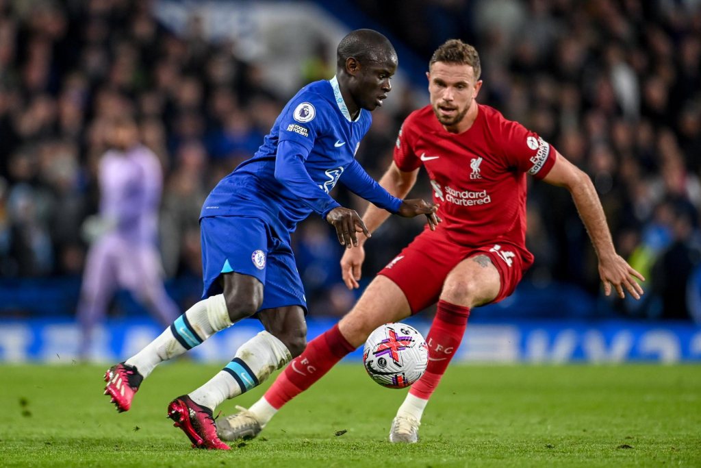 Liverpool sai na frente, mas Chelsea busca empate pelo Inglês
