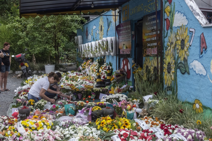 Vigília na quinta-feira em frente à creche atacada em Blumenau