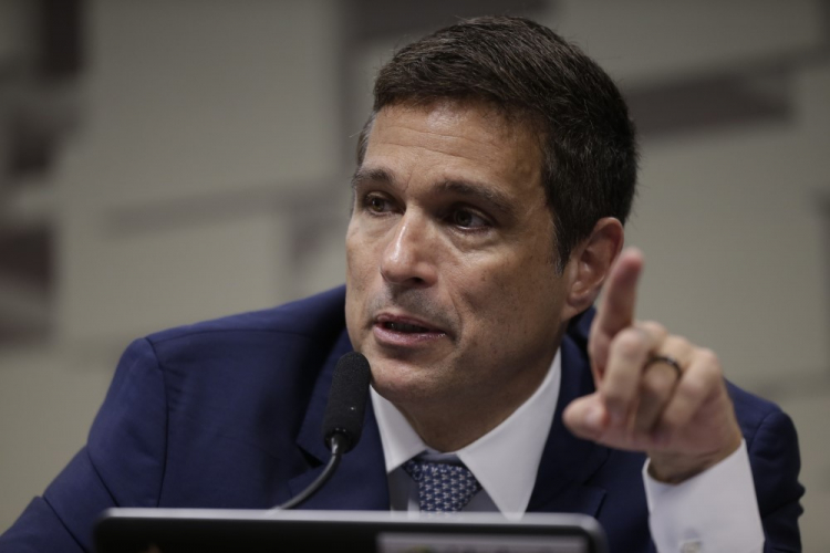 Governo deve perseguir meta fiscal mesmo que seja difícil, diz Campos Neto