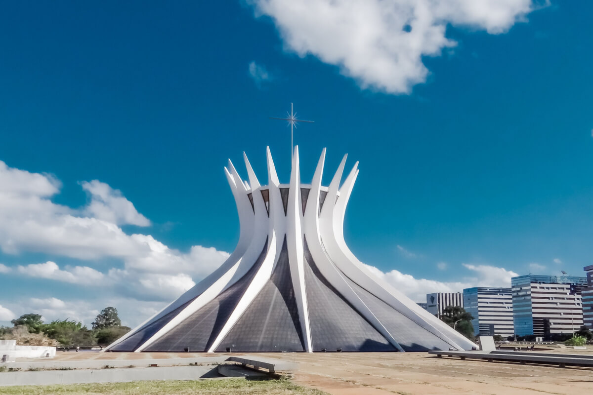 Brasília foi planejada do zero pelo urbanista Lúcio Costa, com orientação do renomado arquiteto Oscar Niemeyer 