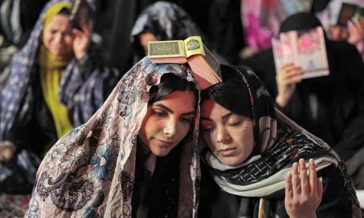 Irã inicia fiscalização com câmeras para identificar mulheres que não usam véu 