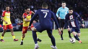 Messi e Mbappé marcaram para o PSG diante do Lens