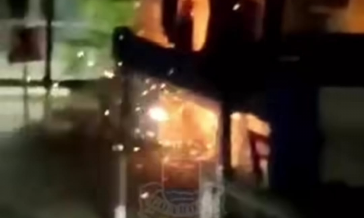 Momento da explosão de agência da Caixa no Guarujá