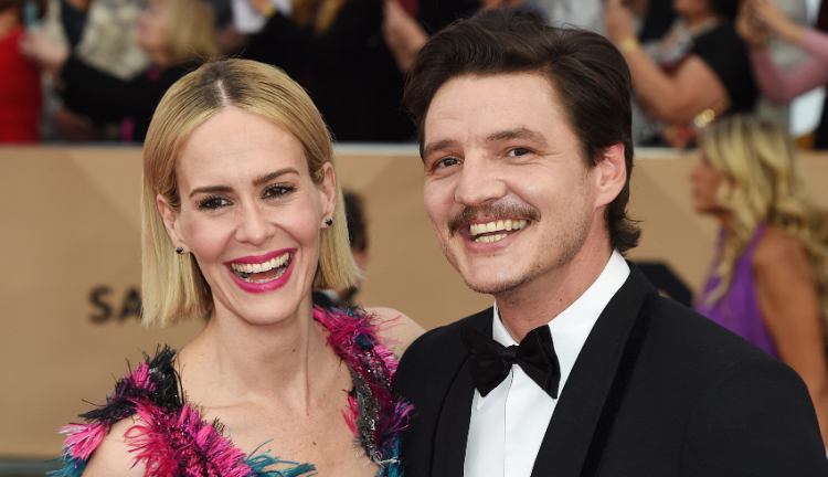 Sarah Paulson ajudou a financiar carreira de Pedro Pascal