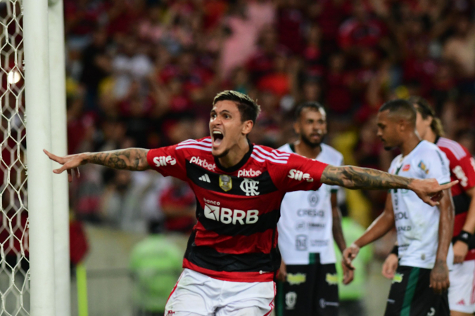 Com Dimba causando a ira dos ídolos Júnior e Zico, Flamengo