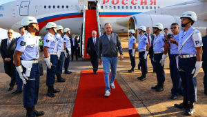 Chanceler da Rússia, Sergei Lavrov, desembarcando no Brasil nesta segunda