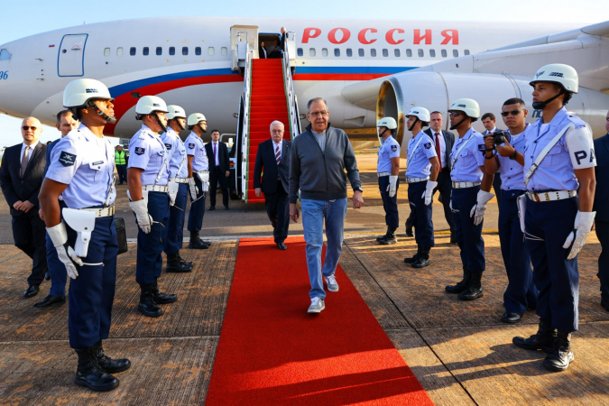 Chanceler da Rússia, Sergei Lavrov, desembarcando no Brasil nesta segunda