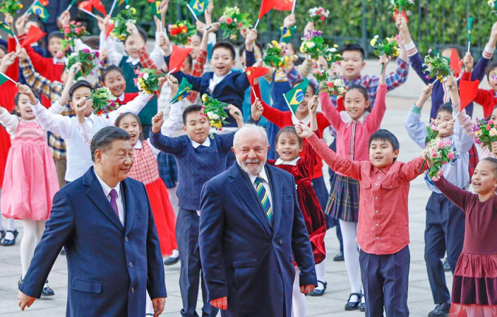 Lula e Xi Jinping se encontram em cerimônia oficial em Pequim na manhã desta sexta-feira