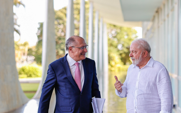 Alckmin e Lula caminha no Palácio da Alvorada