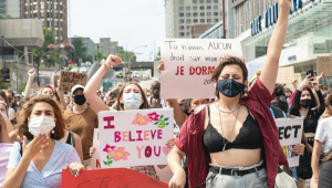 Feministas protestam em Montréal, no Canadá