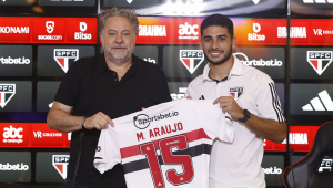 Michel Araújo é apresentado por Júlio Casares como novo reforço do São Paulo