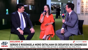 Sergio Moro e Ronsagela sentados com Claudio Dantas no Congresso