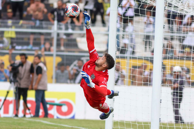 Goleiro Caique