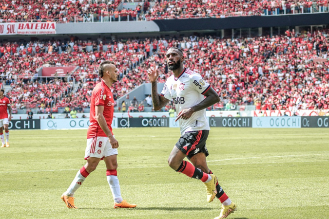 Gerson marcou um golaço na derrota do Flamengo para o Internacional