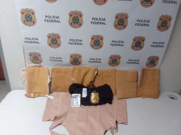 Polícia Federal prendeu paraguaia com mais de 2 kg de cocaína no Rio de Janeiro