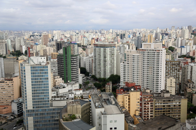 Vista aérea da cidade de São Pauilo mostrando diversos prédios