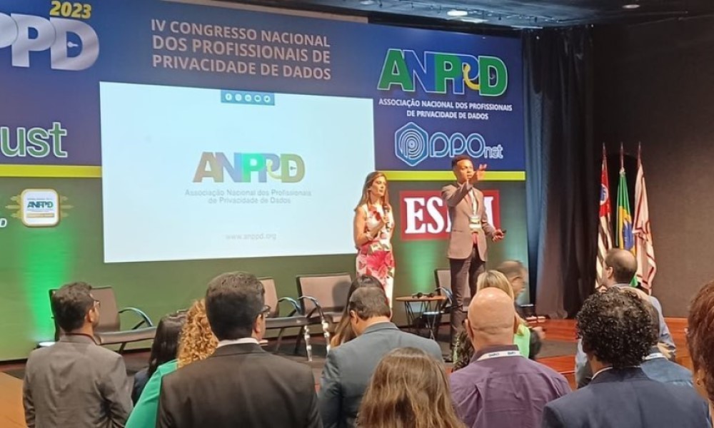 Painel em congresso sobre privcidade de dados