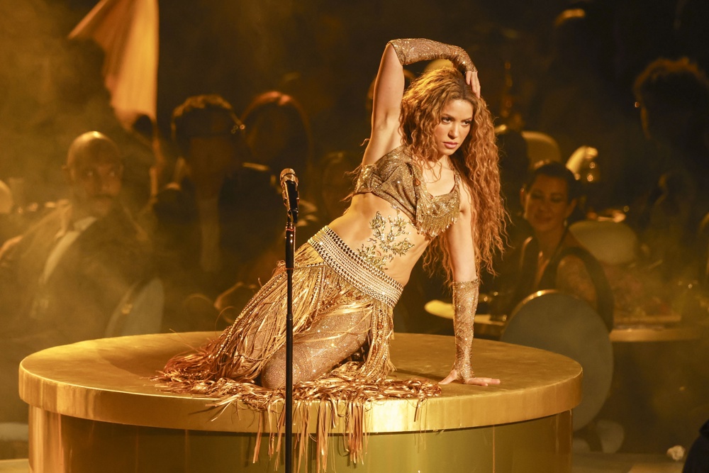 A cantora colombiana Shakira se apresenta durante a 67ª cerimônia anual do Grammy