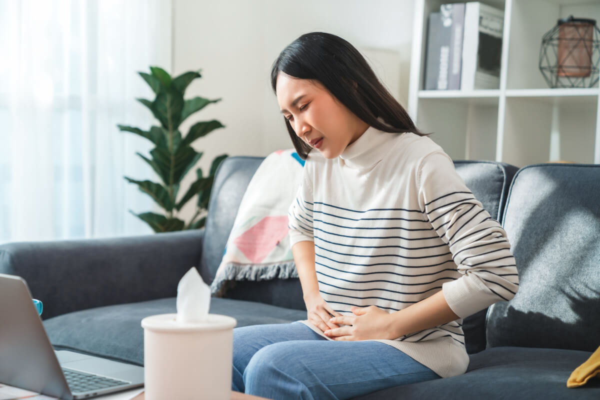 As dores abdominais podem ser causadas por diversas condições, desde problemas simples até situações mais graves 