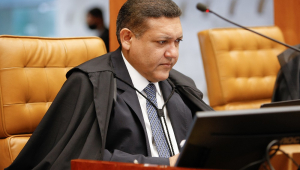 Ministro Nunes Marques durante sessão plenária do STF