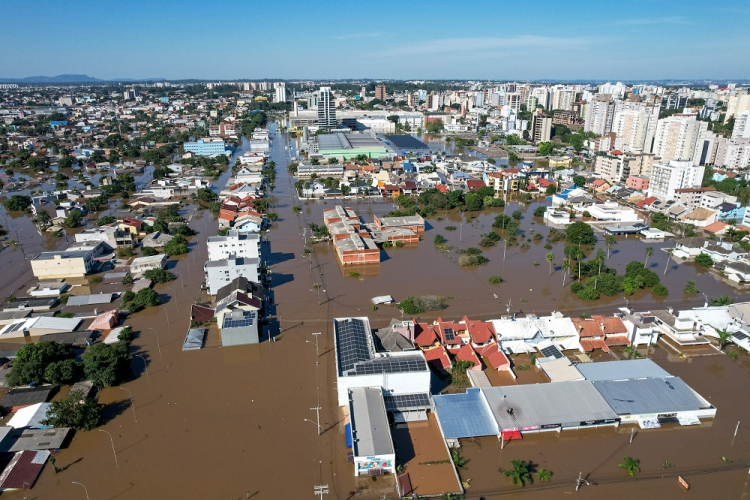 Exército afasta militares por divulgar informações falsas sobre rompimento de dique em Canoas