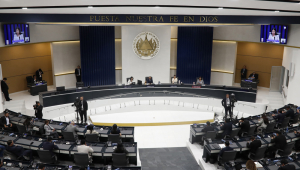 Deputados de El Salvador participam de sessão plenária no Salão Azul da Assembleia Legislativa