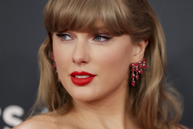 A cantora e compositora norte-americana Taylor Swift no tapete vermelho da 67ª cerimônia anual do Grammy