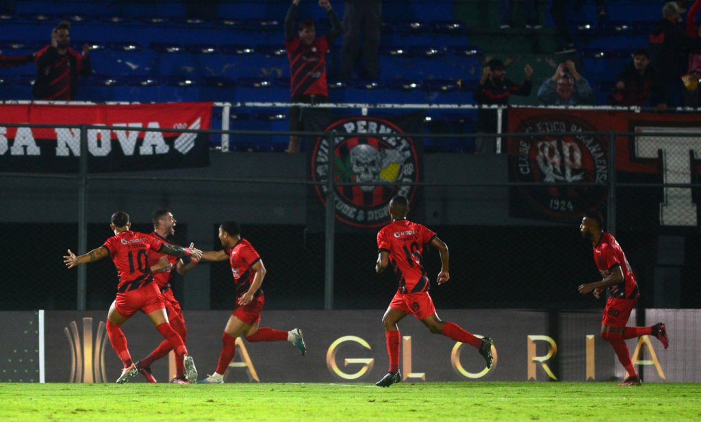 Em jogo nervoso na Libertadores, Flamengo e Racing empatam em 1 a 1