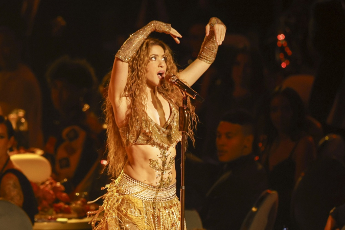 A cantora colombiana Shakira se apresenta durante a 67ª cerimônia anual do Grammy