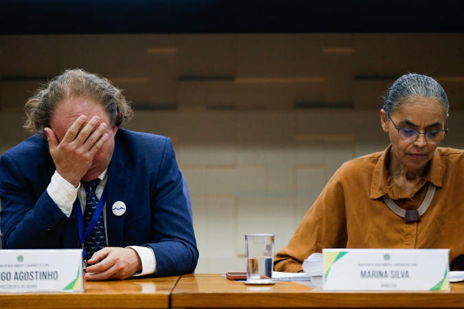 A ministra do Meio Ambiente, Marina Silva , e o presidente do Instituto Brasileiro do Meio Ambiente e dos Recursos Naturais Renováveis (IBAMA), Rodrigo Agostinho,