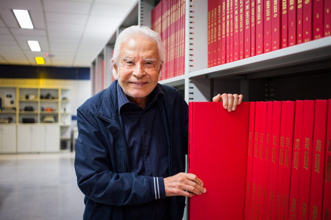 Cid Moreira ao visitar a sede do jornal 