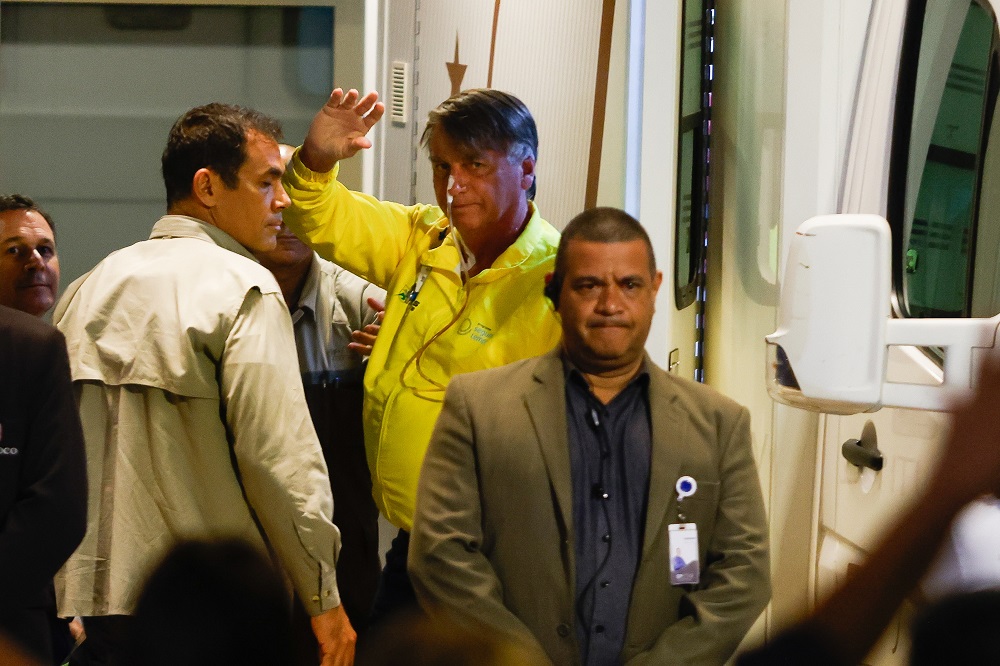 DF Star: Bolsonaro está com obstrução intestinal e passa por laparotomia, diz boletim