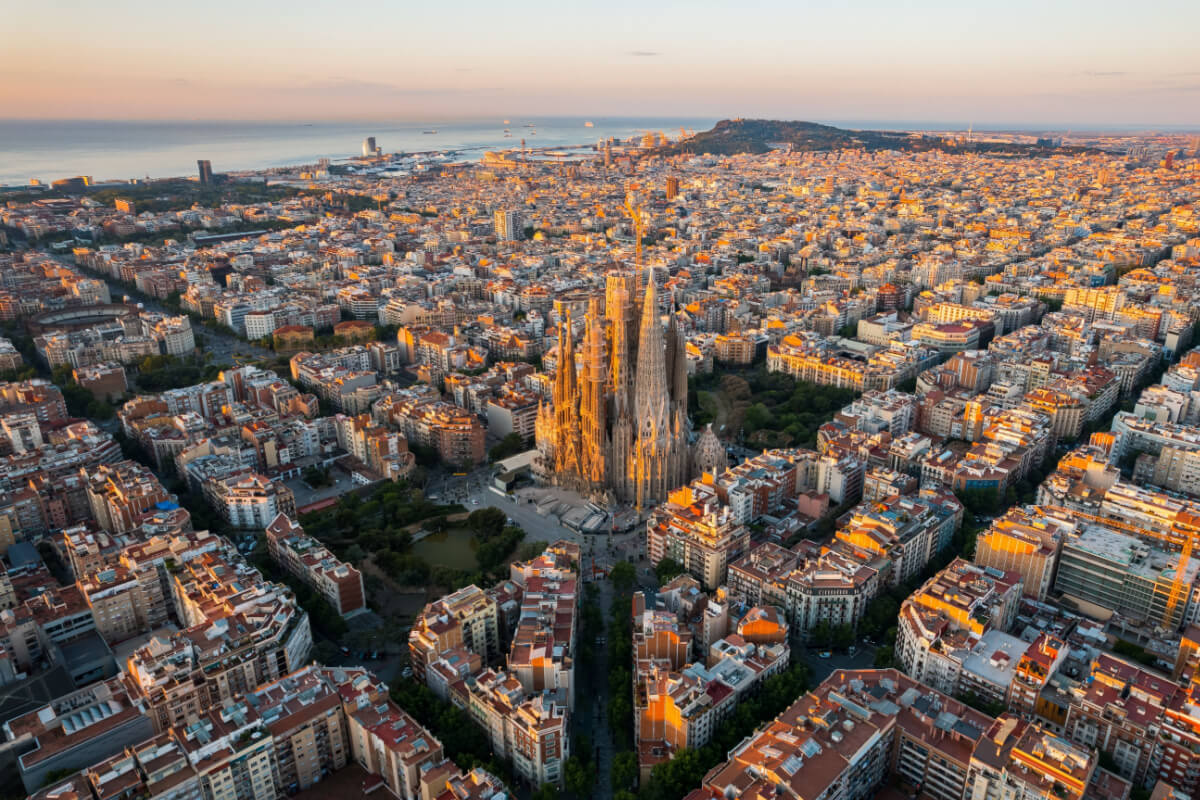 Para além da Basílica da Sagrada Família, conheça os pontos artísticos de Barcelona 