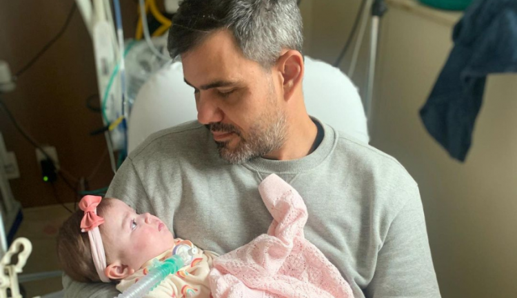 Juliano Cazarré diz que filha caçula fará nova cirurgia no coração e pede orações