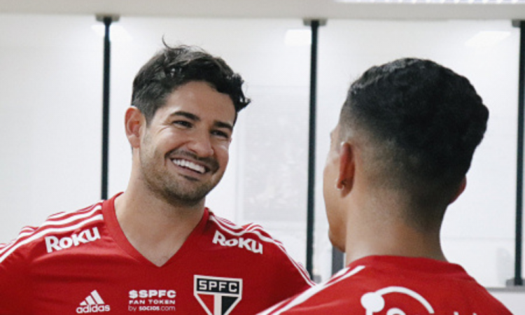 Alexandre Pato na dependências do São Paulo