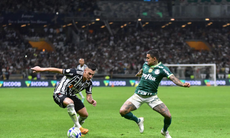 Palmeiras sai atrás do placar, mas busca empate contra o Atlético-MG no Mineirão