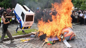 Manifestantes protestam contra a reforma da Previdência na França