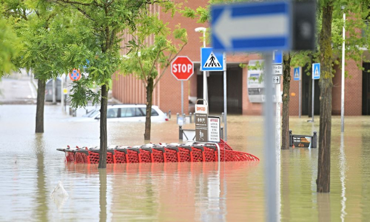 Fortes chuvas na Itália deixam ao menos oito mortos e obriga milhares de pessoas a deixarem suas casas