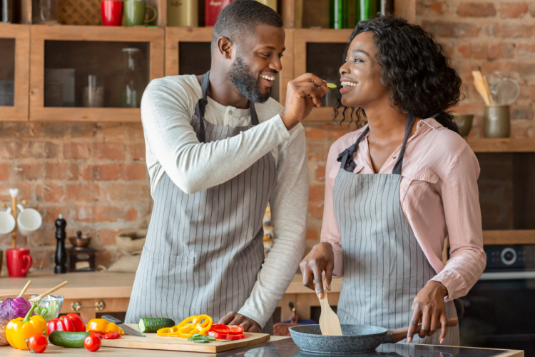 Entenda a relação entre alimentação e bom humor