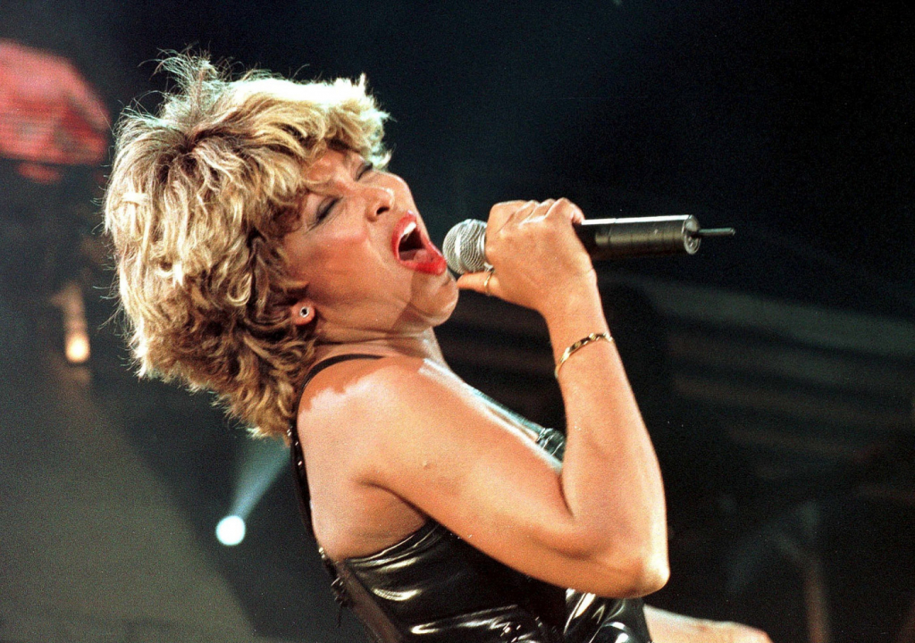 Tina Turner no palco do Hipódromo de Sopot, em Sopot, Polónia, 15 de Agosto de 2000 