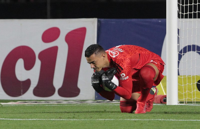 Felipe Alves é goleiro reserva do São Paulo